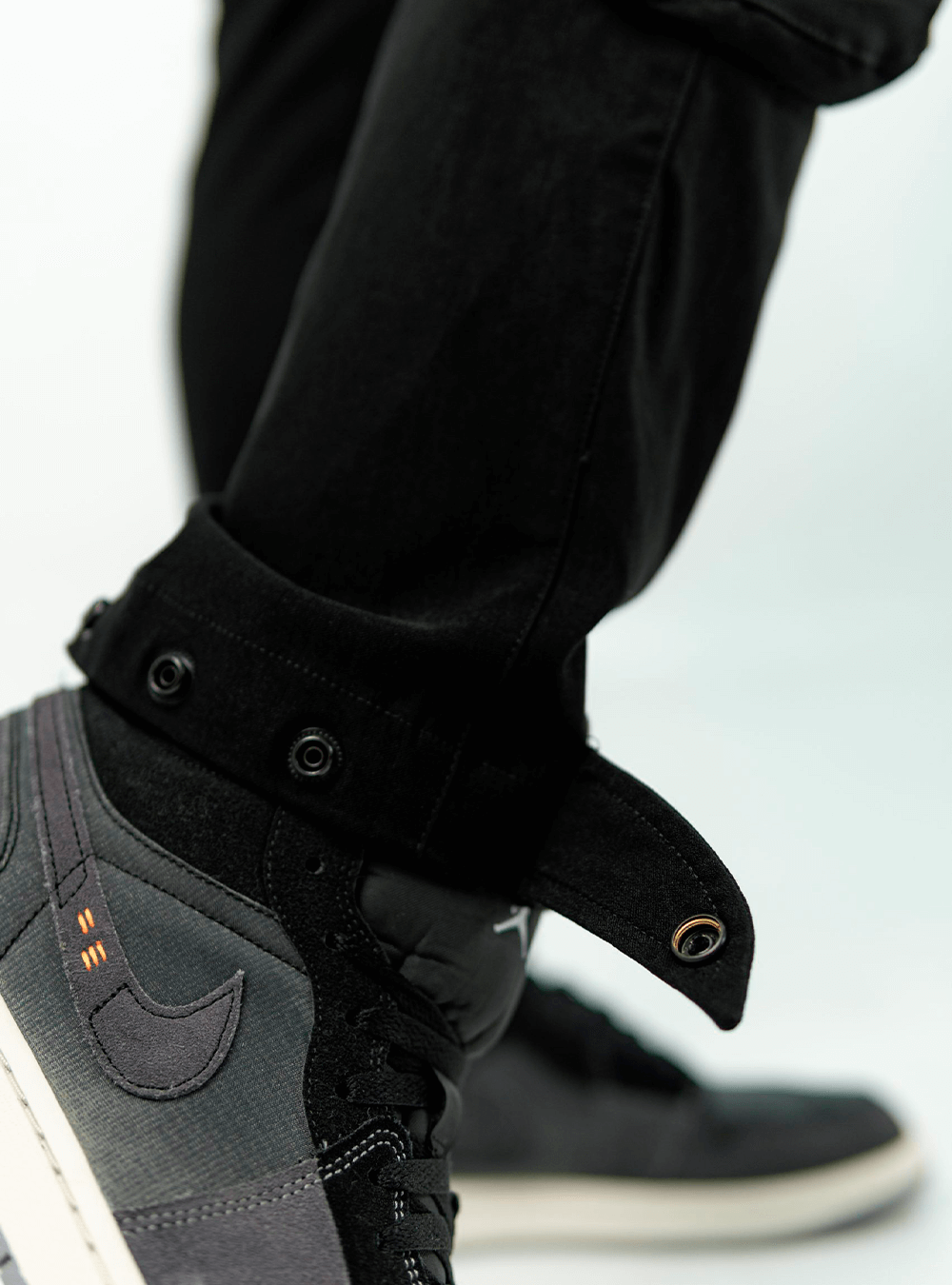 PANTALÓN CARGO UTILITY NEGRO