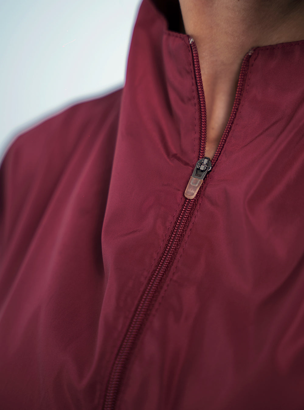 CHAQUETA CORTAVIENTOS VINO
