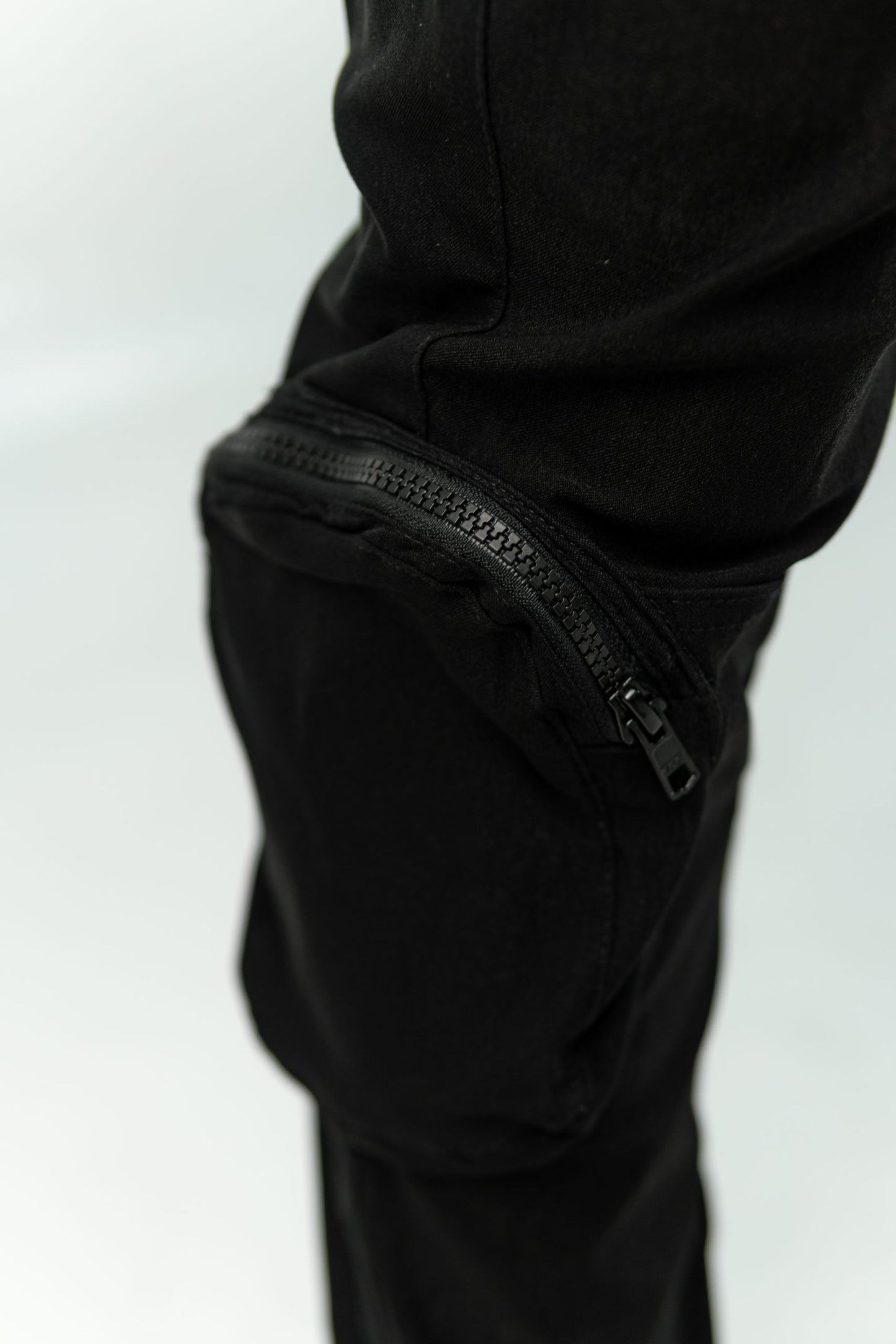 PANTALONES CARGO UTILITY NEGRO 'BE'